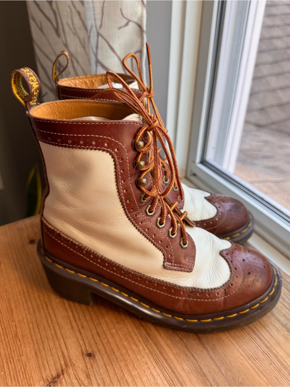 Dr. Martens Women’s 7 Brown White Brogue Wingtip Heeled Leather Boots - Picture 7 of 11